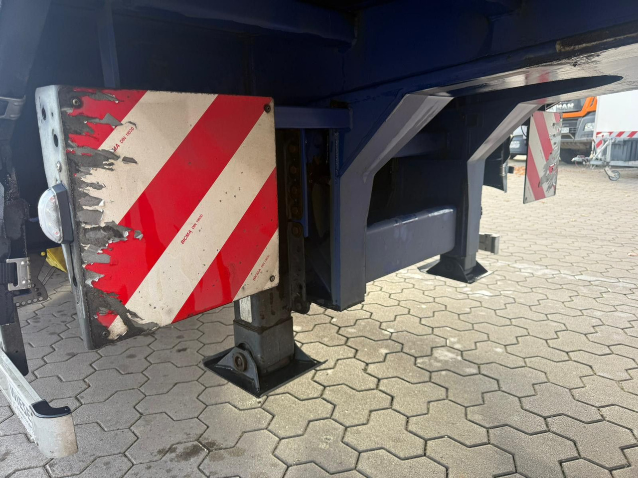 Низкорамный полуприцеп Wiese 3-Achs Stufen Sattel mit Auffahrrampe 25T: фото 19