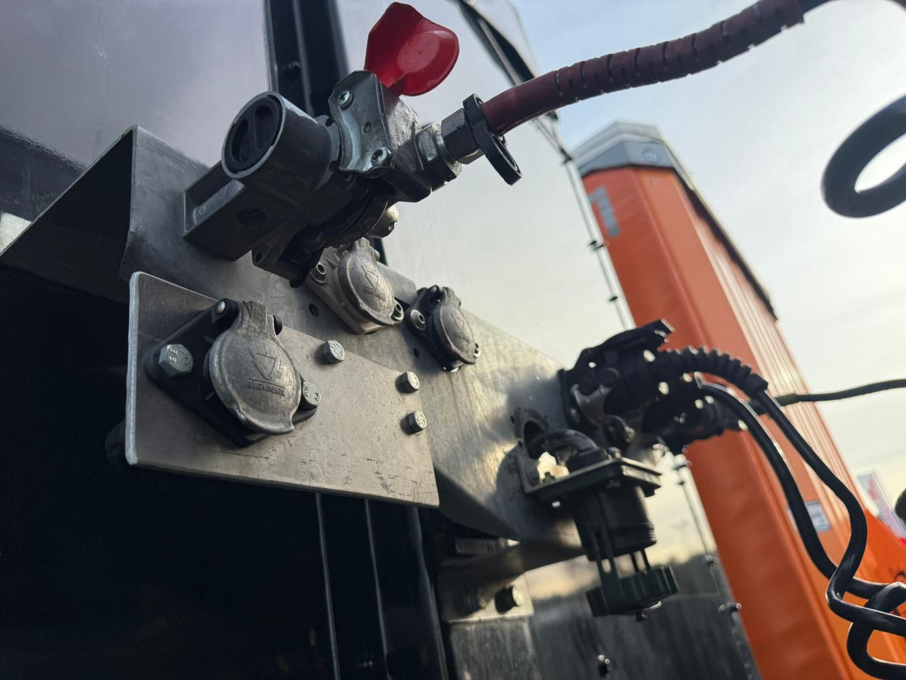 Низкорамный полуприцеп Wiese 3-Achs Stufen Sattel mit Auffahrrampe 25T: фото 21