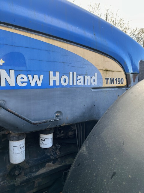 New Holland TM190 - Трактор: фото 2 New Holland TM190 - Трактор: фото 2
