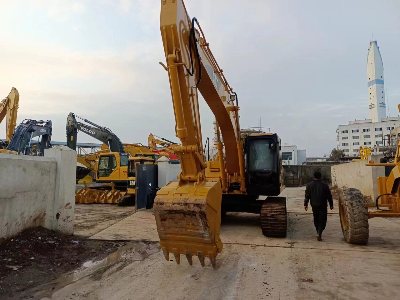 CATERPILLAR 320CL - Гусеничный экскаватор: фото 2 CATERPILLAR 320CL - Гусеничный экскаватор: фото 2