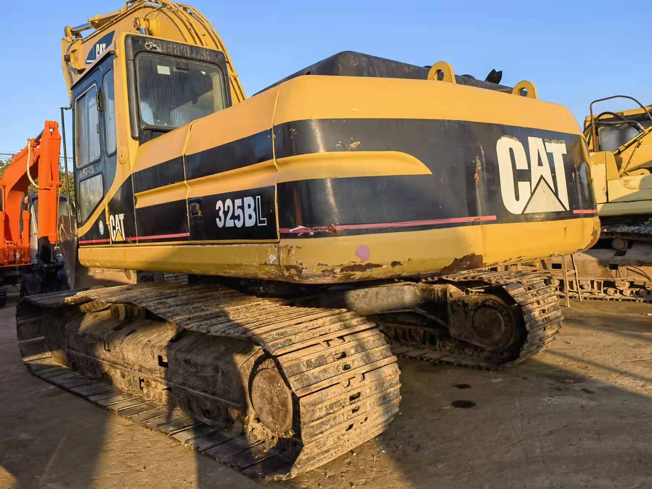 CATERPILLAR 325BL Imported machine - Гусеничный экскаватор: фото 1 CATERPILLAR 325BL Imported machine - Гусеничный экскаватор: фото 1