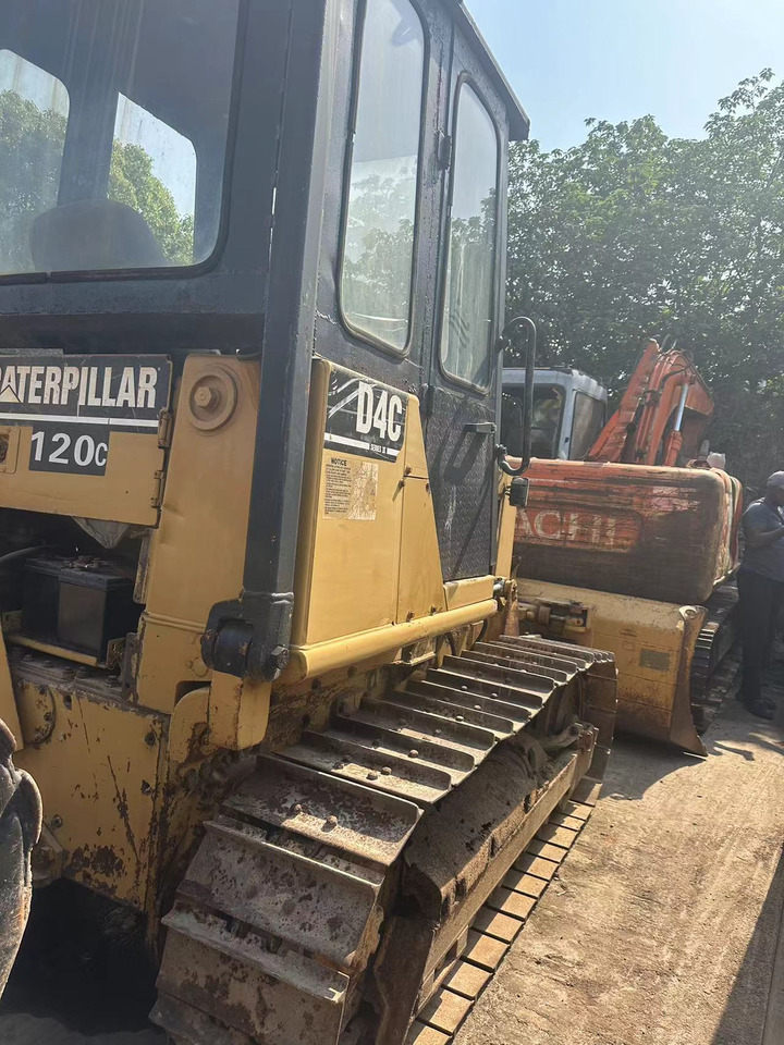 CATERPILLAR D4C - Бульдозер: фото 4 CATERPILLAR D4C - Бульдозер: фото 4