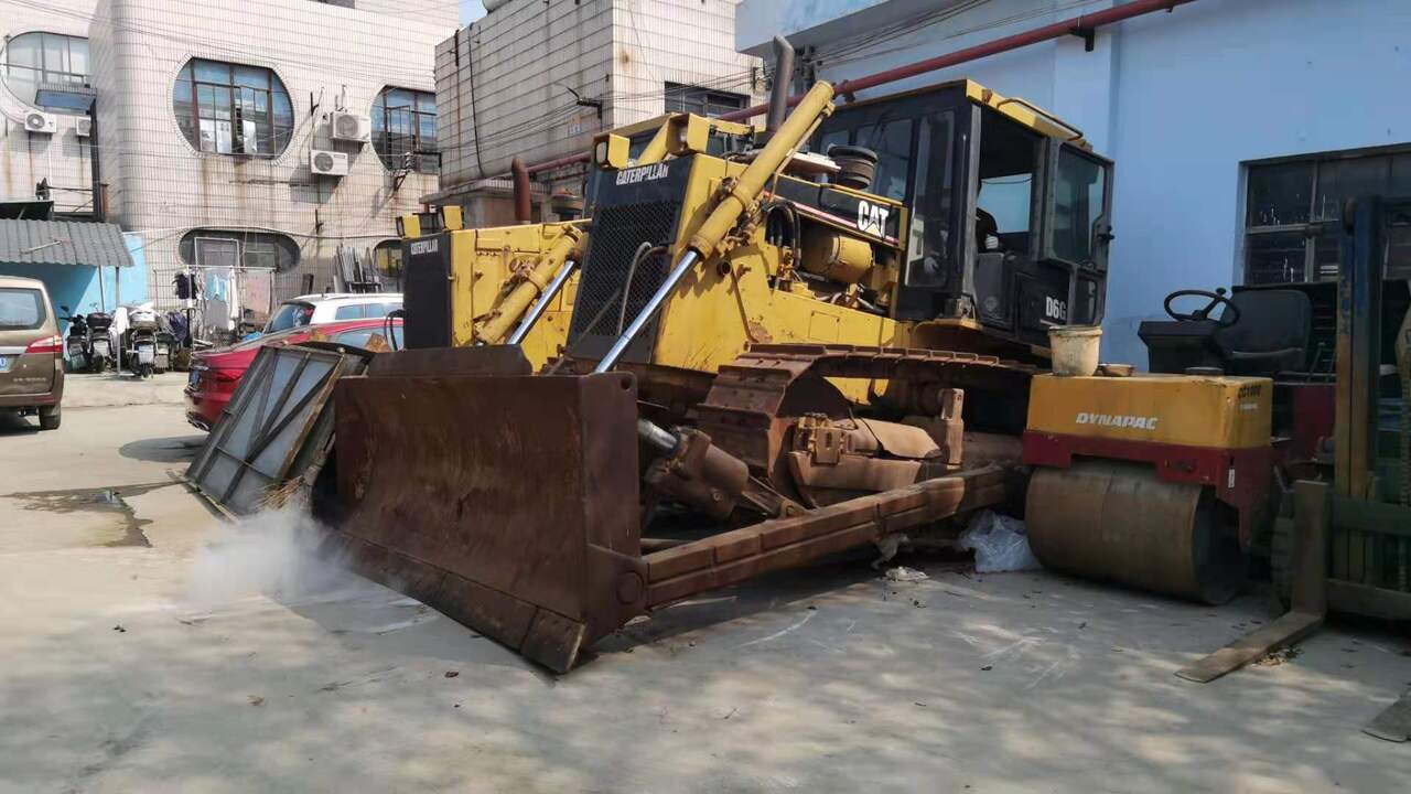 CATERPILLAR D6G - Бульдозер: фото 2 CATERPILLAR D6G - Бульдозер: фото 2