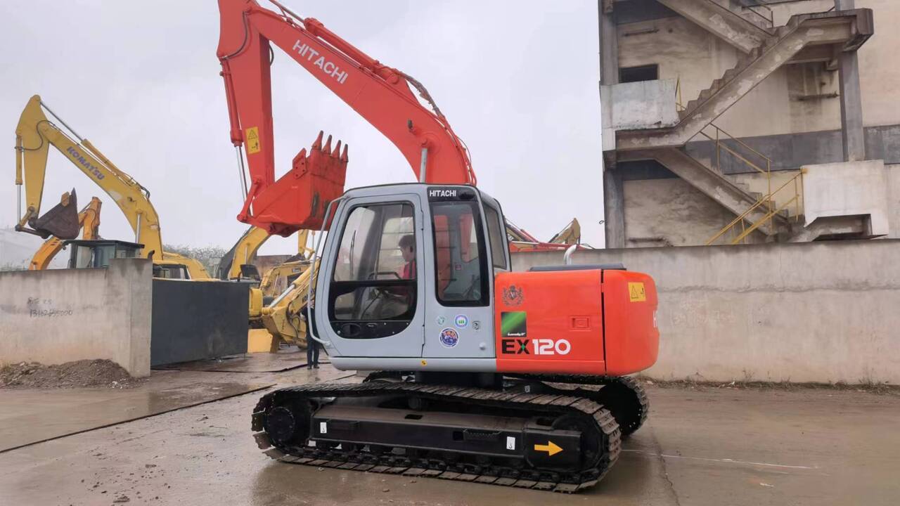 HITACHI EX120-5 - Гусеничный экскаватор: фото 1 HITACHI EX120-5 - Гусеничный экскаватор: фото 1