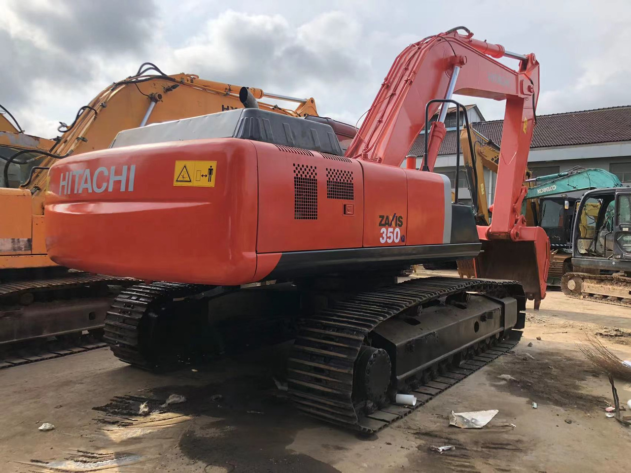 HITACHI ZX350 - Гусеничный экскаватор: фото 1 HITACHI ZX350 - Гусеничный экскаватор: фото 1