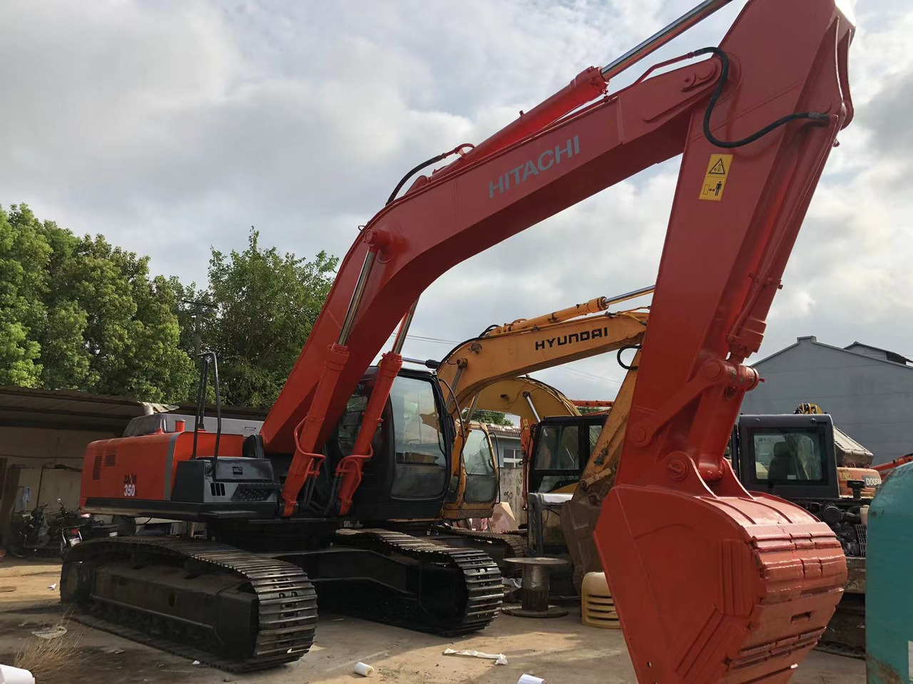 HITACHI ZX350 - Гусеничный экскаватор: фото 3 HITACHI ZX350 - Гусеничный экскаватор: фото 3