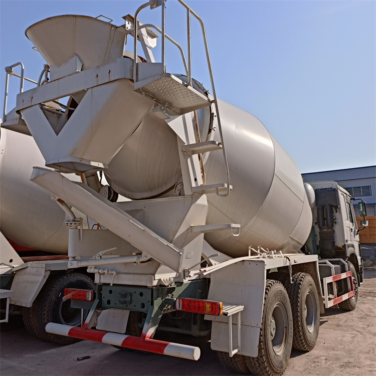 HOWO HOWO-mixer pump truck - Автобетононасос-смеситель: фото 5 HOWO HOWO-mixer pump truck - Автобетононасос-смеситель: фото 5