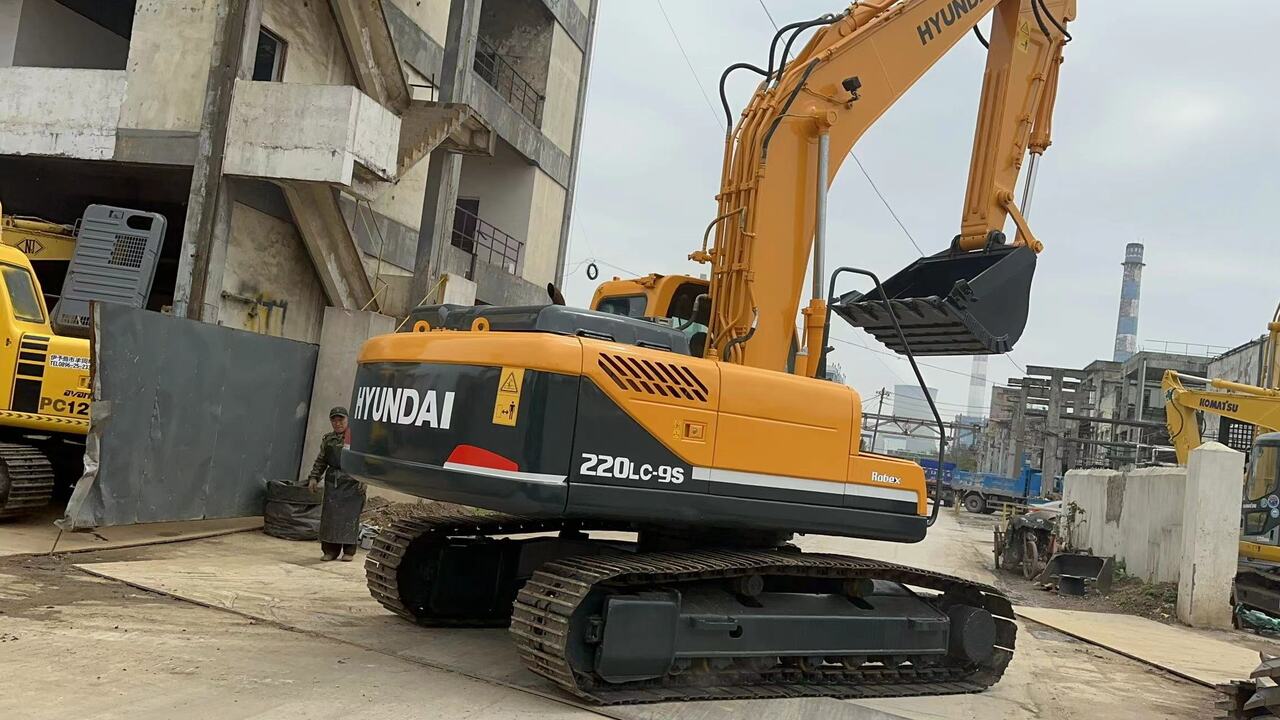 HYUNDAI 220LC-9S - Гусеничный экскаватор: фото 3 HYUNDAI 220LC-9S - Гусеничный экскаватор: фото 3