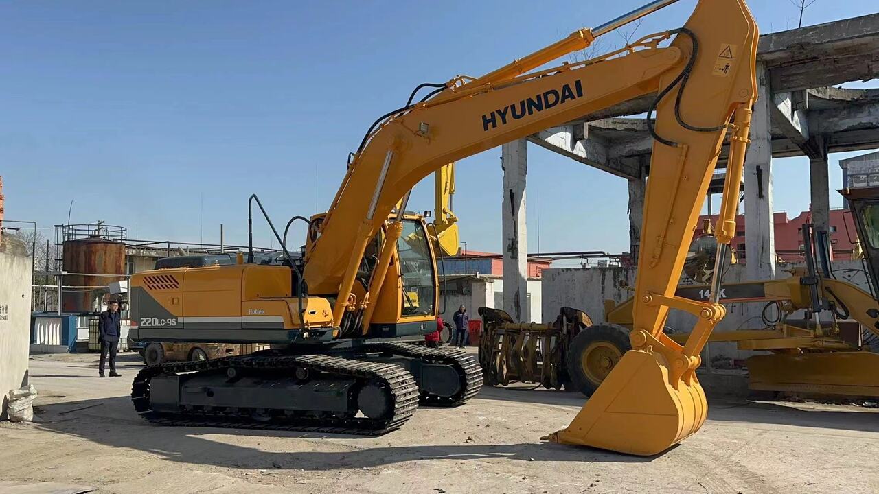 HYUNDAI 220LC-9S - Гусеничный экскаватор: фото 1 HYUNDAI 220LC-9S - Гусеничный экскаватор: фото 1