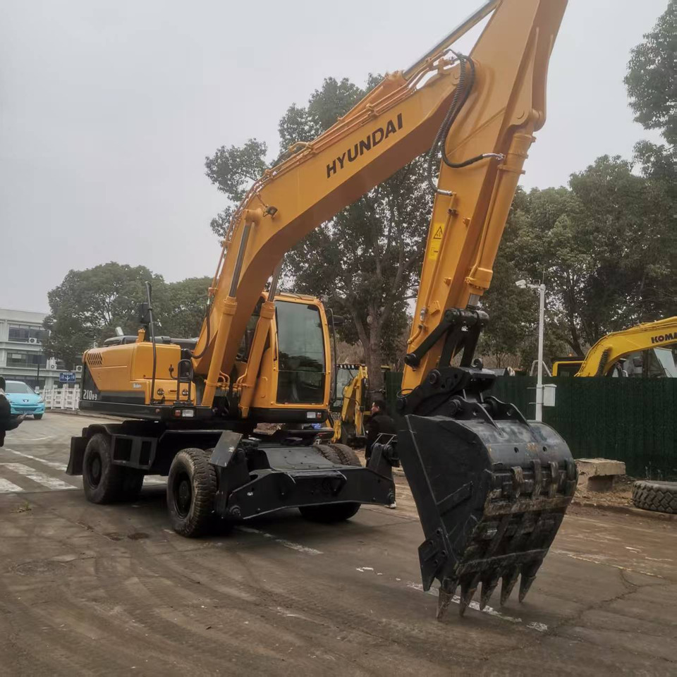 Hyundai R210W-9 - Колёсный экскаватор: фото 3 Hyundai R210W-9 - Колёсный экскаватор: фото 3