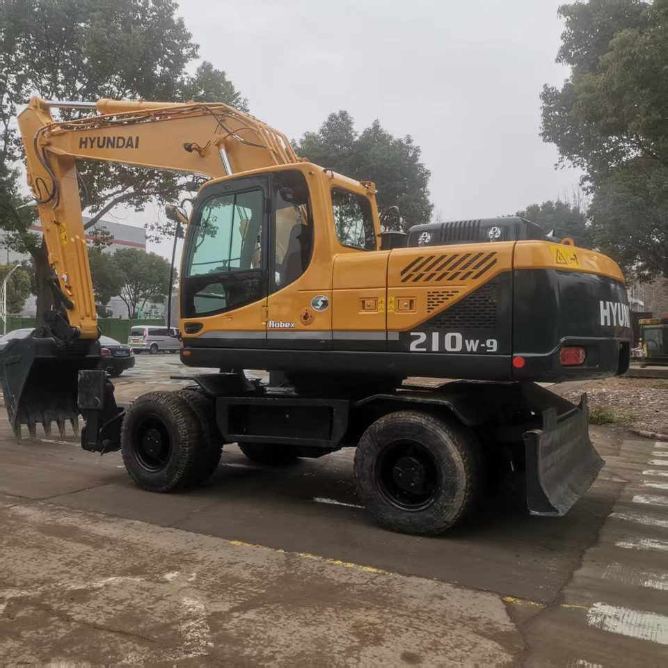 Hyundai R210W-9 - Колёсный экскаватор: фото 2 Hyundai R210W-9 - Колёсный экскаватор: фото 2