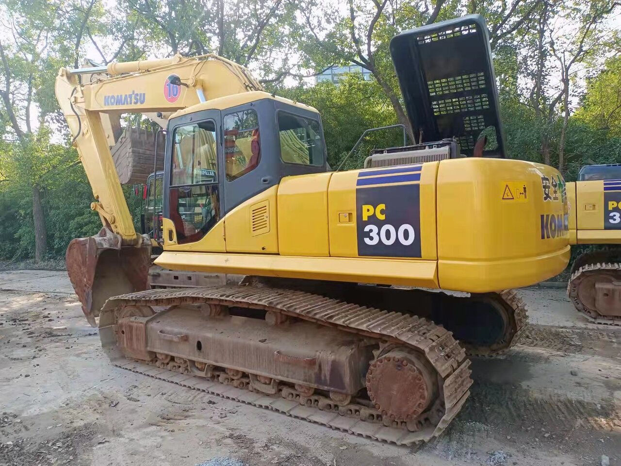 KOMATSU PC300 - Гусеничный экскаватор: фото 1 KOMATSU PC300 - Гусеничный экскаватор: фото 1