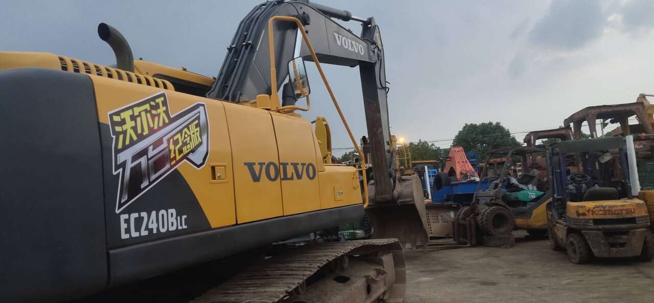 VOLVO EC240BLC - Гусеничный экскаватор: фото 1 VOLVO EC240BLC - Гусеничный экскаватор: фото 1