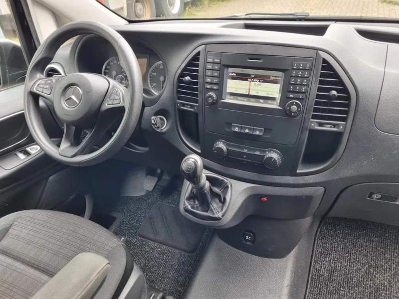 Фото интерьера 2: Легковой фургон Mercedes-Benz Vito 114 CDI/ Airco/ Navi/ E6 Фото интерьера 2: Легковой фургон Mercedes-Benz Vito 114 CDI/ Airco/ Navi/ E6
