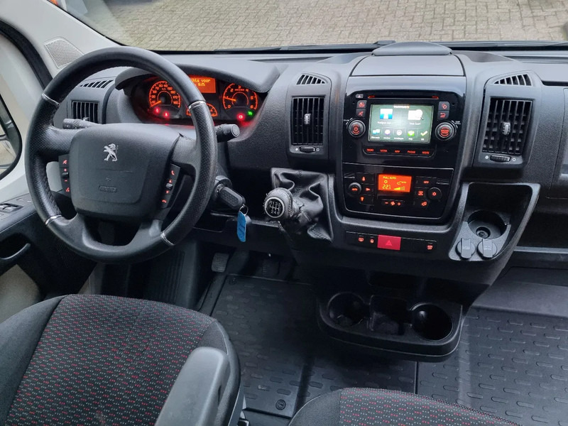 Фото интерьера 1: Цельнометаллический фургон Peugeot Boxer 2.0 HDI 160 PK L3H2 Euro 6
