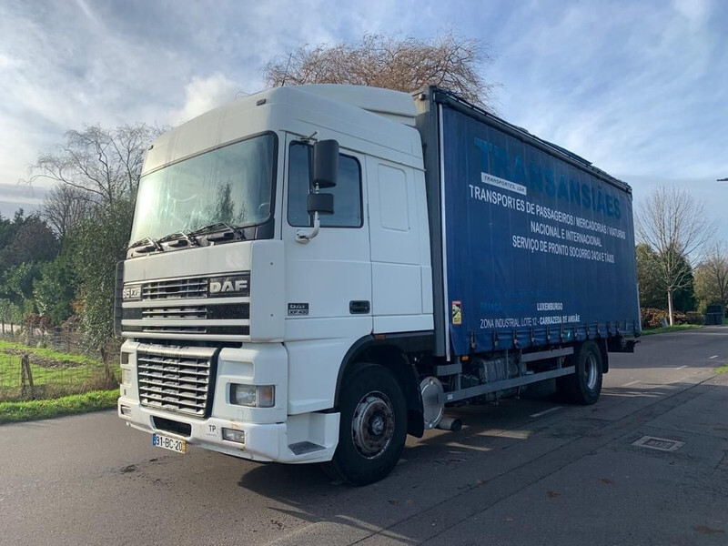 DAF XF 95.430 - Тентованный грузовик: фото 1 DAF XF 95.430 - Тентованный грузовик: фото 1
