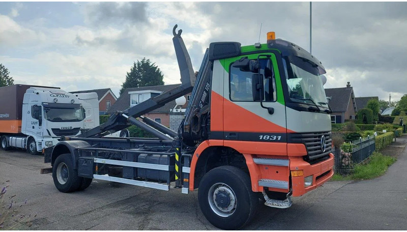 Mercedes-Benz Actros 1831 1931 4X4 Crane Container system - Автоманипулятор: фото 4 Mercedes-Benz Actros 1831 1931 4X4 Crane Container system - Автоманипулятор: фото 4