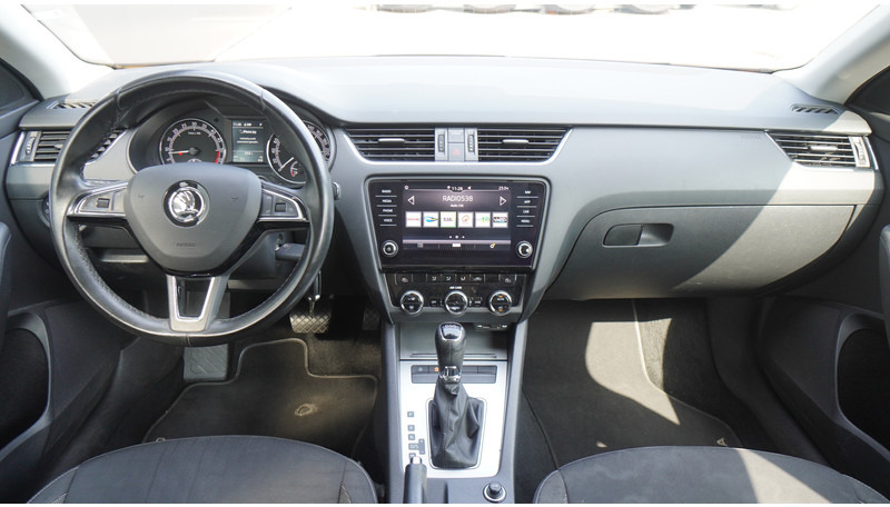 Škoda Octavia COMBI 1.6TDI DSG 85KW GREENTECH AMBITION BUSINESS - Микроавтобус, Пассажирский фургон: фото 5 Škoda Octavia COMBI 1.6TDI DSG 85KW GREENTECH AMBITION BUSINESS - Микроавтобус, Пассажирский фургон: фото 5