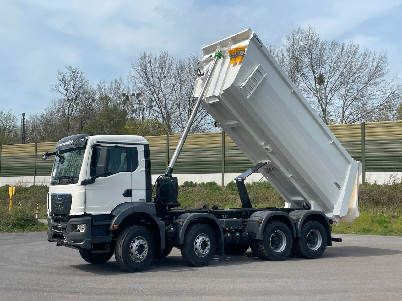 MAN TGS 41.400 8x4 / EUROMIX MTP 20m³/ EURO2 Kipper - Самосвал: фото 1 MAN TGS 41.400 8x4 / EUROMIX MTP 20m³/ EURO2 Kipper - Самосвал: фото 1