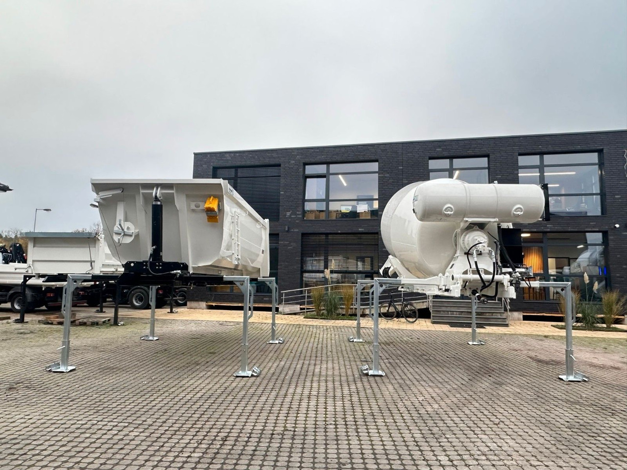 MAN TGS 41.480 8x4 WECHSELSYSTEM KIPPER+MISCHER MAN TGS 41.480 8x4 WECHSELSYSTEM KIPPER+MISCHER - Самосвал: фото 5 MAN TGS 41.480 8x4 WECHSELSYSTEM KIPPER+MISCHER MAN TGS 41.480 8x4 WECHSELSYSTEM KIPPER+MISCHER - Самосвал: фото 5