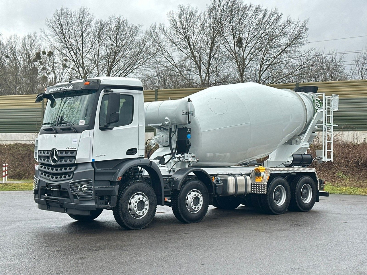 Mercedes-Benz AROCS 5 4242 8x4 Euro5 EuromixMTP EM 12m R - Автобетоносмеситель: фото 3 Mercedes-Benz AROCS 5 4242 8x4 Euro5 EuromixMTP EM 12m R - Автобетоносмеситель: фото 3