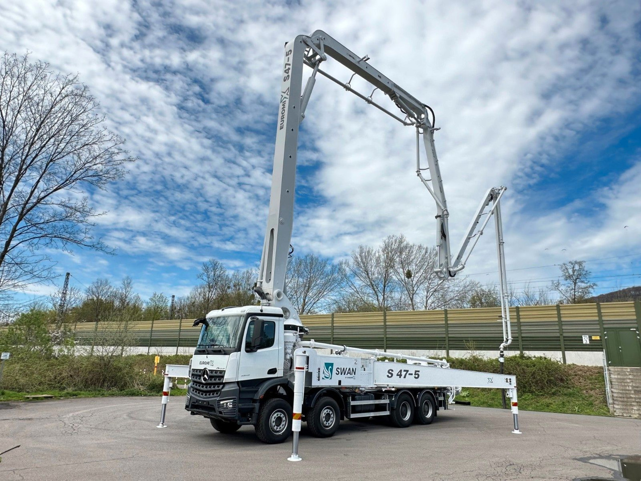 Mercedes-Benz Arocs 5 4542 8x4 SWAN TSP 47-5 160RZ ( 47m ) - Автобетононасос: фото 1 Mercedes-Benz Arocs 5 4542 8x4 SWAN TSP 47-5 160RZ ( 47m ) - Автобетононасос: фото 1