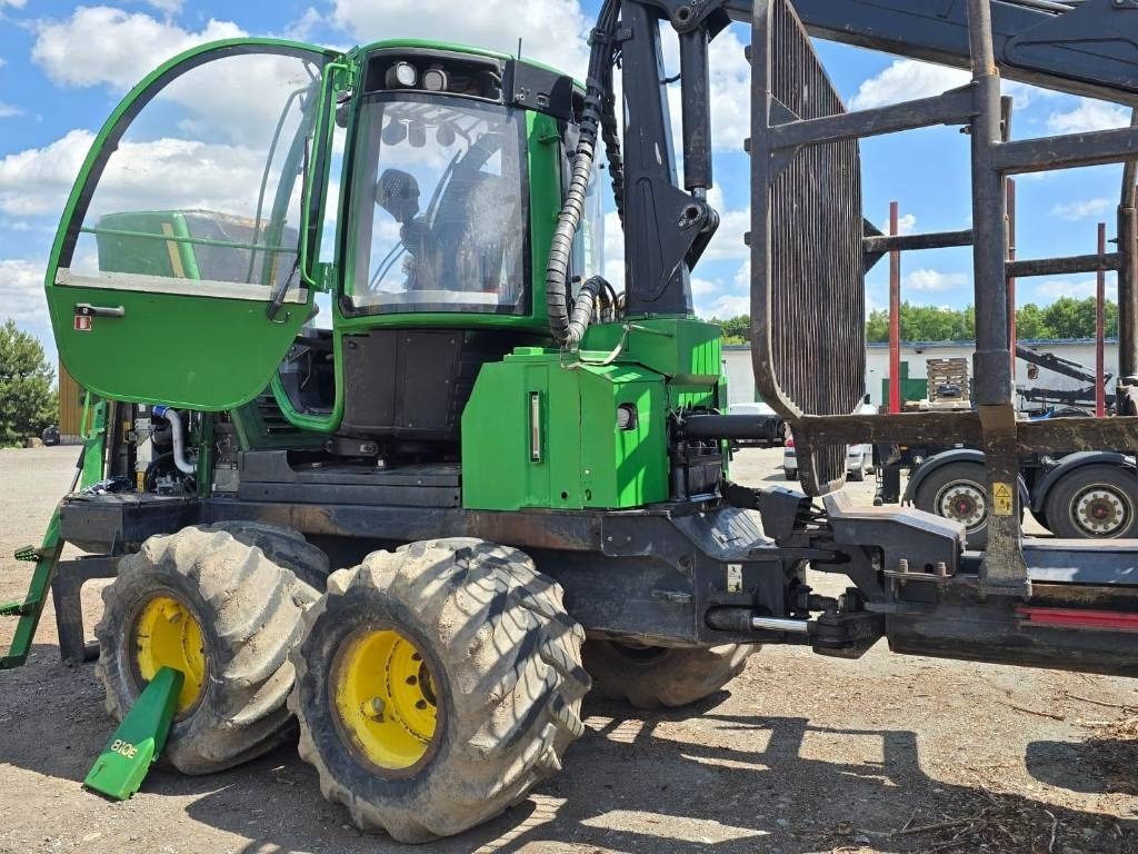 John Deere 810 E  - Форвардер: фото 4 John Deere 810 E  - Форвардер: фото 4