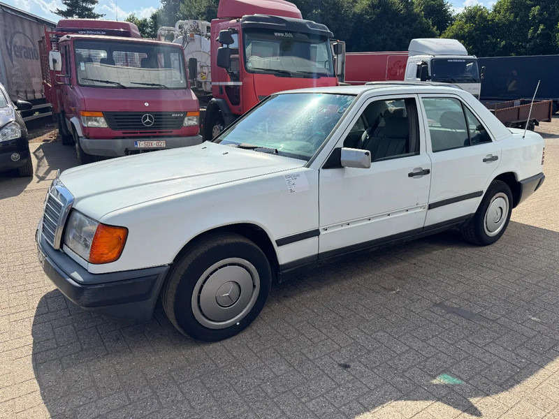 Mercedes-Benz 200-serie **W124-250D** - Седан: фото 1 Mercedes-Benz 200-serie **W124-250D** - Седан: фото 1