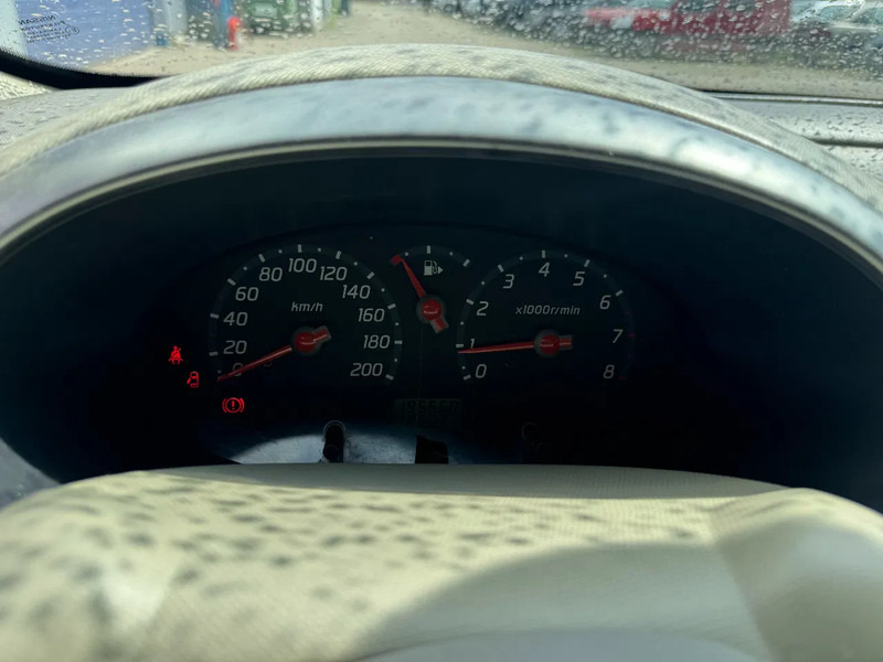 Седан Nissan Micra **PETROL-ESSENCE-AIRCO**: фото 10