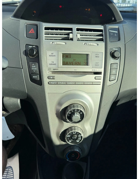 Хэтчбек Toyota Yaris **PETROL-ESSENCE-AC**: фото 10