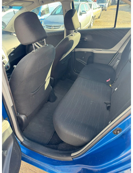 Хэтчбек Toyota Yaris **PETROL-ESSENCE-AC**: фото 7