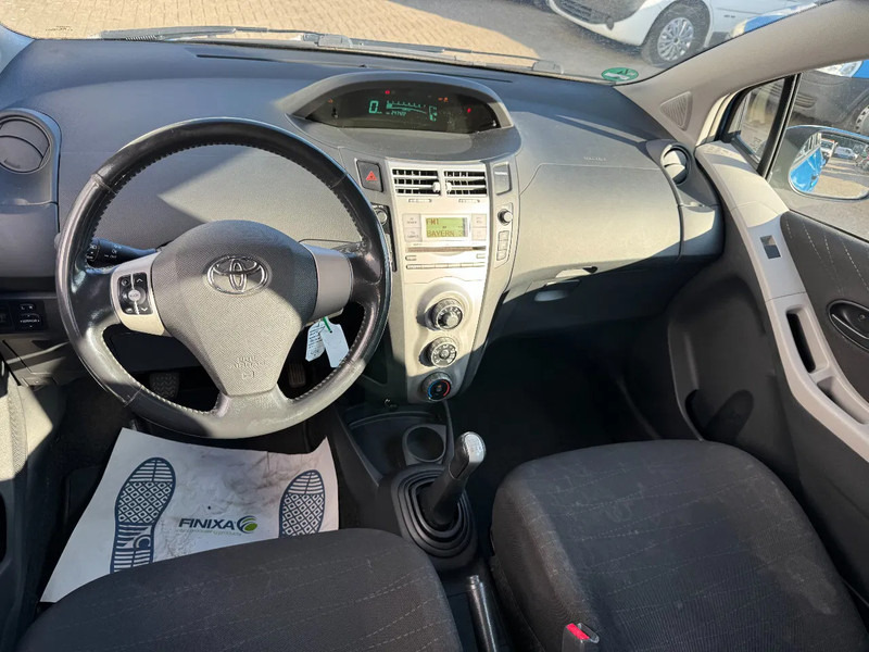 Хэтчбек Toyota Yaris **PETROL-ESSENCE-AC**: фото 8