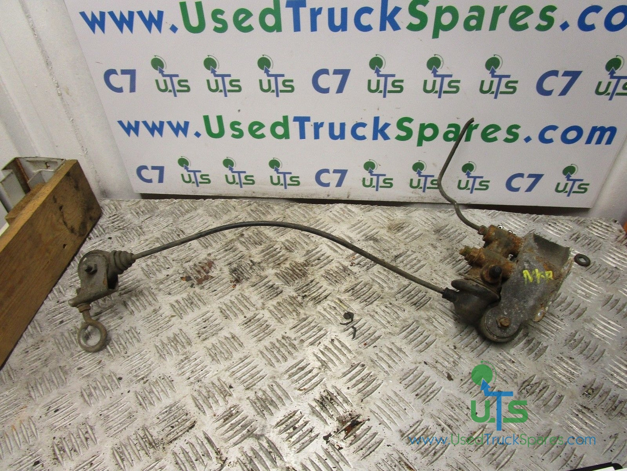 ISUZU NKR LOAD SENSING / BRAKE VALVE - Детали тормозной системы для Грузовиков: фото 1 ISUZU NKR LOAD SENSING / BRAKE VALVE - Детали тормозной системы для Грузовиков: фото 1