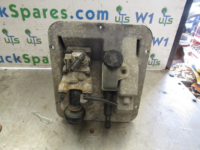 MERCEDES ATEGO 815 CLUTCH / BRAKE PEDAL CLUSTER - Детали тормозной системы для Грузовиков: фото 1 MERCEDES ATEGO 815 CLUTCH / BRAKE PEDAL CLUSTER - Детали тормозной системы для Грузовиков: фото 1