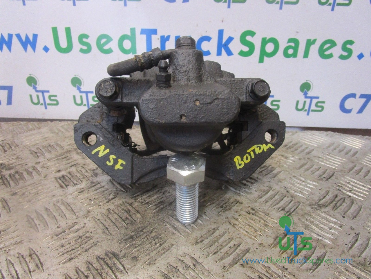 MITSUBISHI CANTER 35C NSF BOTTOM BRAKE CALIPER TYPE FSX14C - Детали тормозной системы для Грузовиков: фото 1 MITSUBISHI CANTER 35C NSF BOTTOM BRAKE CALIPER TYPE FSX14C - Детали тормозной системы для Грузовиков: фото 1