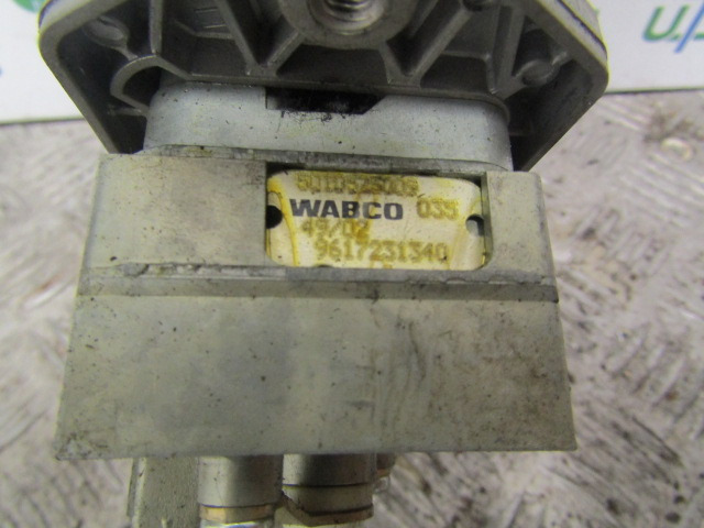 RENAULT PREMIUM DCI HAND BRAKE LEVER/VALVE WABCO P/NO 9617231340 - Электрическая система для Грузовиков: фото 2 RENAULT PREMIUM DCI HAND BRAKE LEVER/VALVE WABCO P/NO 9617231340 - Электрическая система для Грузовиков: фото 2