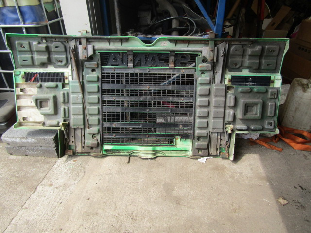 SCANIA P92/93 GRILL SUIT INTERCOOLER MODEL (VERY CLEAN FOR AGE) - Кабина и интерьер для Грузовиков: фото 2 SCANIA P92/93 GRILL SUIT INTERCOOLER MODEL (VERY CLEAN FOR AGE) - Кабина и интерьер для Грузовиков: фото 2