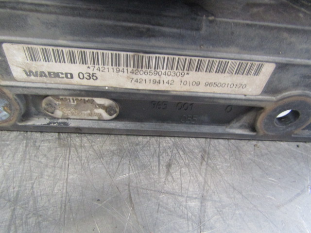 VOLVO FE BRAKE AND CLUTCH PEDAL BOX WABCO P/NO 7421194142 - Детали тормозной системы для Грузовиков: фото 2 VOLVO FE BRAKE AND CLUTCH PEDAL BOX WABCO P/NO 7421194142 - Детали тормозной системы для Грузовиков: фото 2