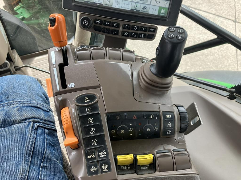 John Deere 6215R - Трактор: фото 5 John Deere 6215R - Трактор: фото 5