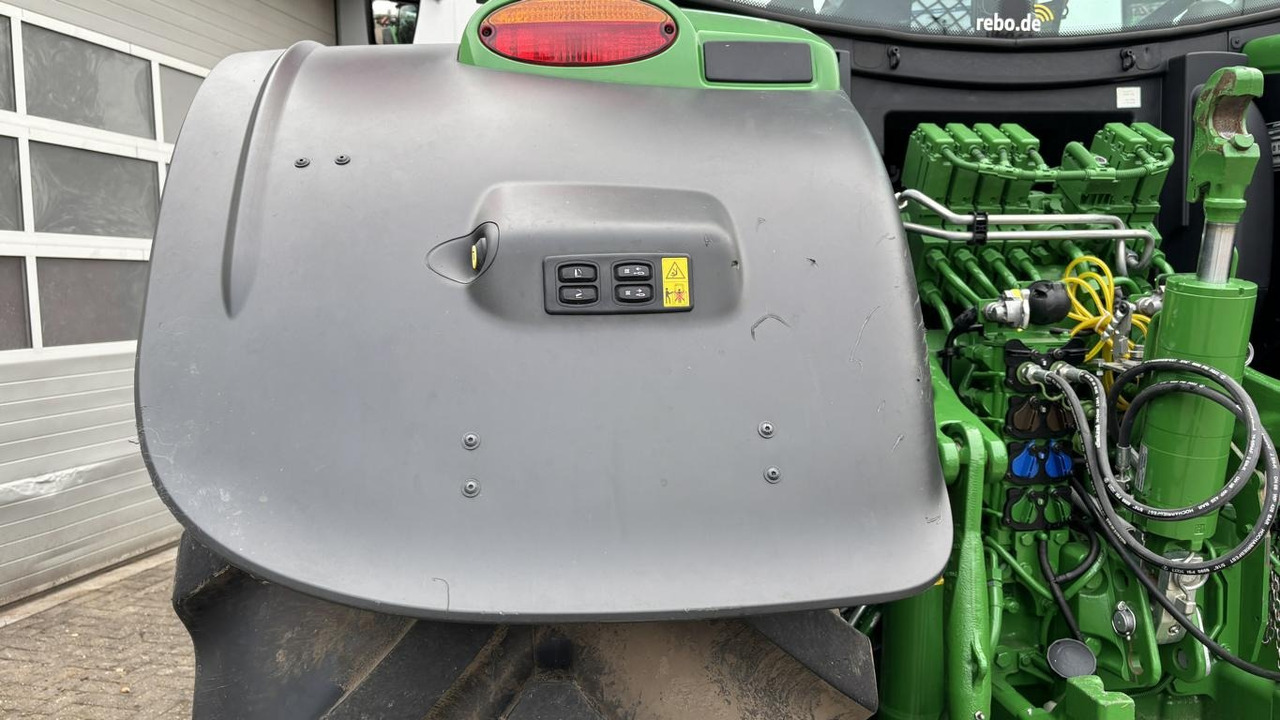 John Deere 6R215 - Трактор: фото 5 John Deere 6R215 - Трактор: фото 5