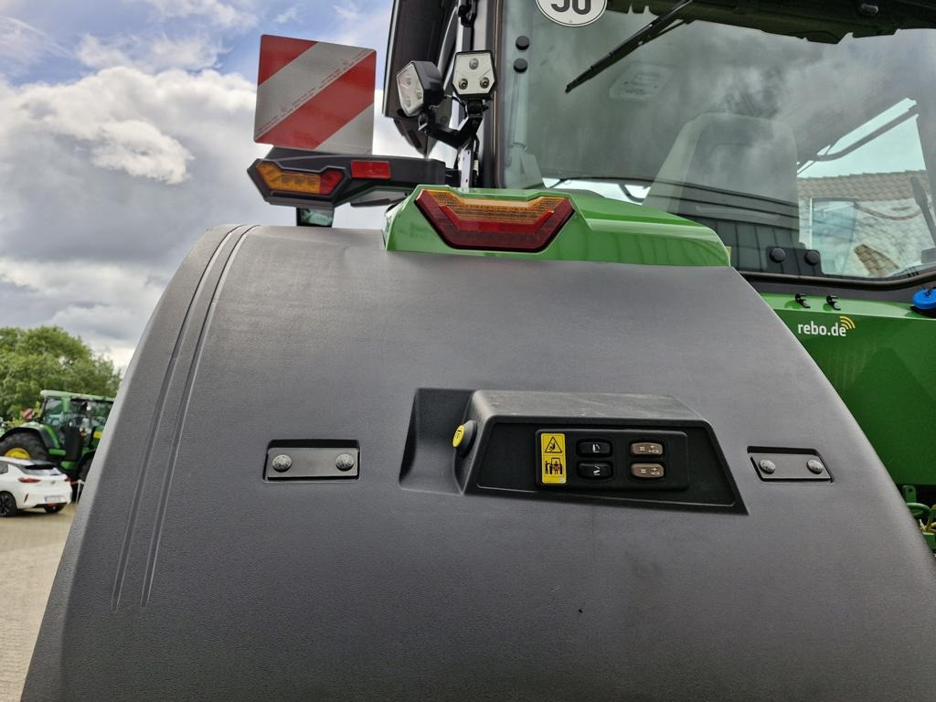 John Deere TRAKTOR 7R330 - Трактор: фото 2 John Deere TRAKTOR 7R330 - Трактор: фото 2