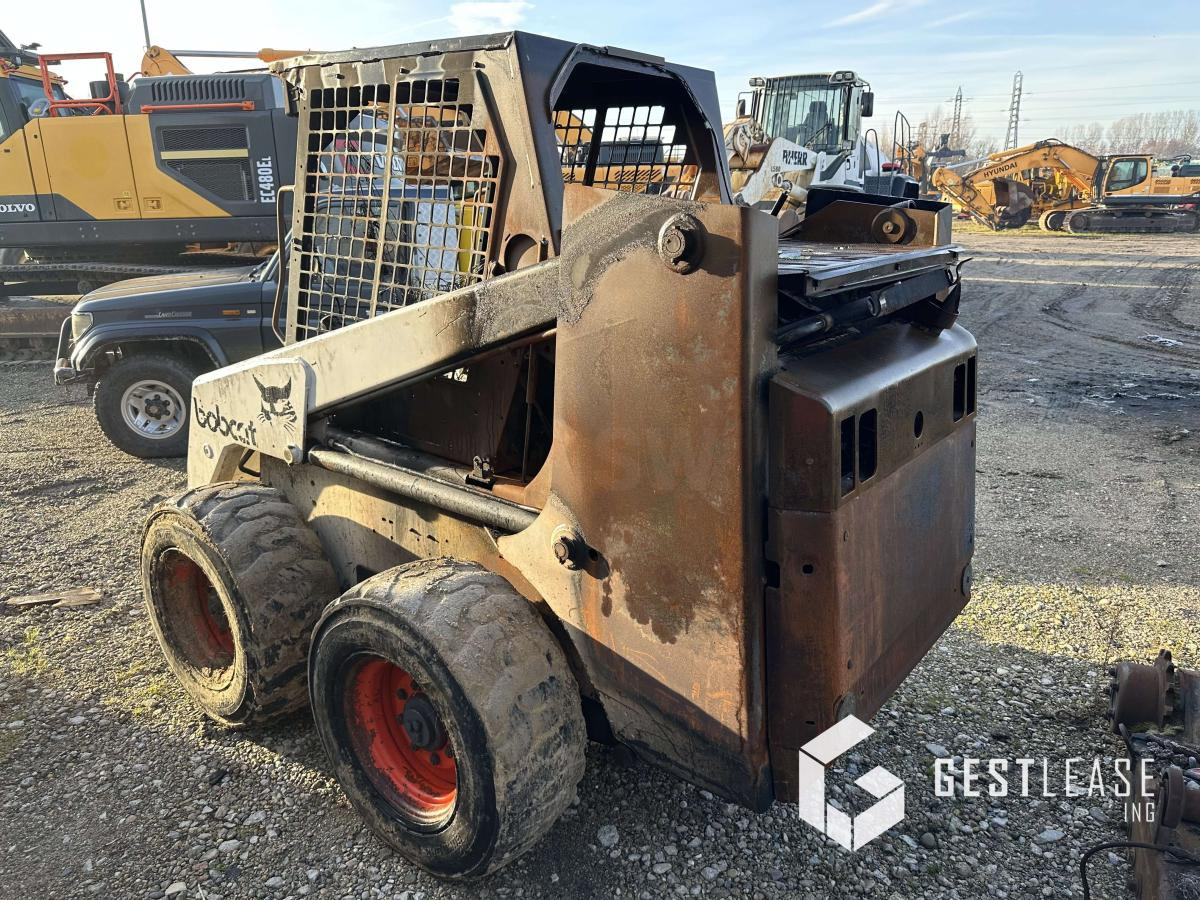 Bobcat 853 - Мини-погрузчик с бортовым поворотом: фото 2 Bobcat 853 - Мини-погрузчик с бортовым поворотом: фото 2