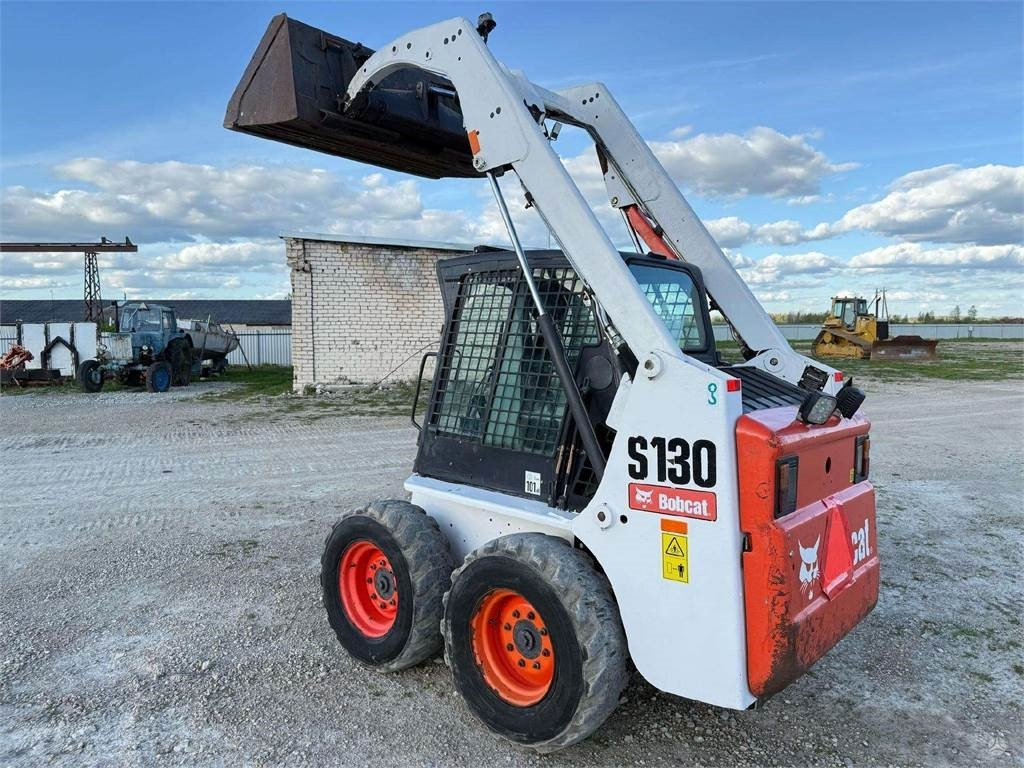 Bobcat S130 - Мини-погрузчик с бортовым поворотом: фото 5 Bobcat S130 - Мини-погрузчик с бортовым поворотом: фото 5