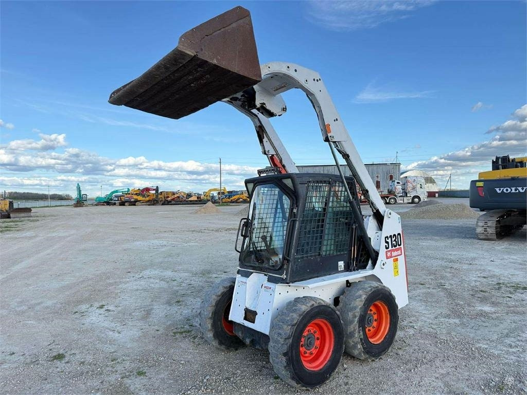 Bobcat S130 - Мини-погрузчик с бортовым поворотом: фото 1 Bobcat S130 - Мини-погрузчик с бортовым поворотом: фото 1