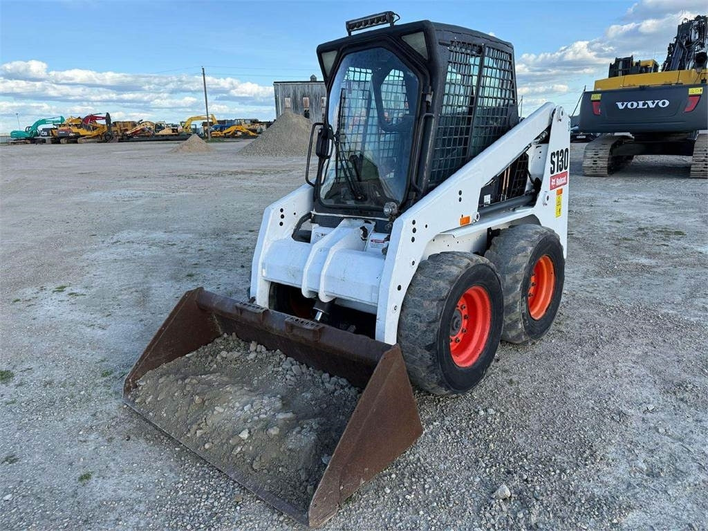 Bobcat S130 - Мини-погрузчик с бортовым поворотом: фото 2 Bobcat S130 - Мини-погрузчик с бортовым поворотом: фото 2