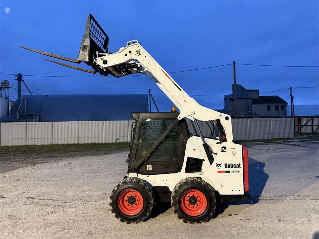 Bobcat S570 - Мини-погрузчик с бортовым поворотом: фото 2 Bobcat S570 - Мини-погрузчик с бортовым поворотом: фото 2
