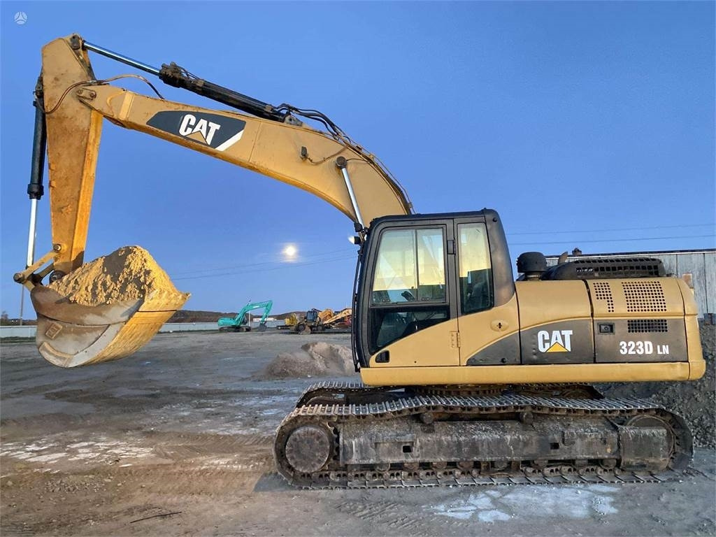 CAT 323 DLN - Гусеничный экскаватор: фото 2 CAT 323 DLN - Гусеничный экскаватор: фото 2