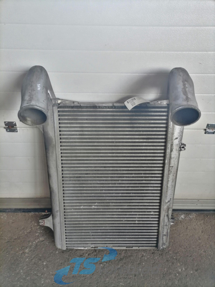 DAF Intercooler radiator 1691394 - Интеркулер для Грузовиков: фото 2 DAF Intercooler radiator 1691394 - Интеркулер для Грузовиков: фото 2