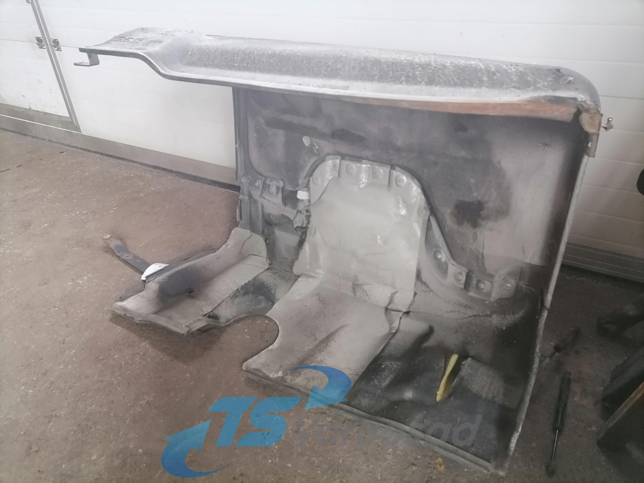 DAF Noise reduction mat under the cab 1683832 - Универсальная запчасть для Грузовиков: фото 2 DAF Noise reduction mat under the cab 1683832 - Универсальная запчасть для Грузовиков: фото 2