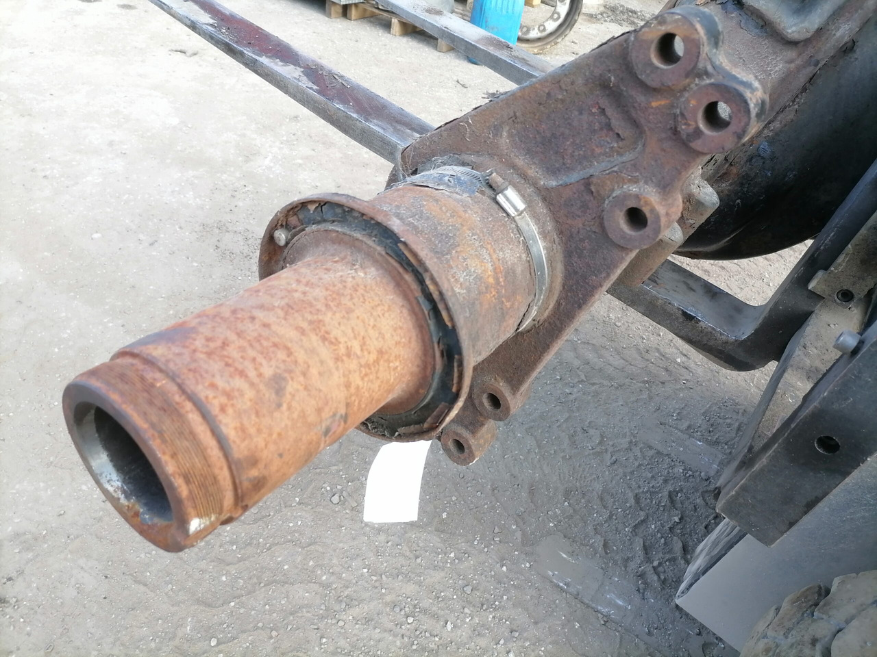 MAN Rear axel housing 81354015434 - Ось и запчасти для Грузовиков: фото 3 MAN Rear axel housing 81354015434 - Ось и запчасти для Грузовиков: фото 3